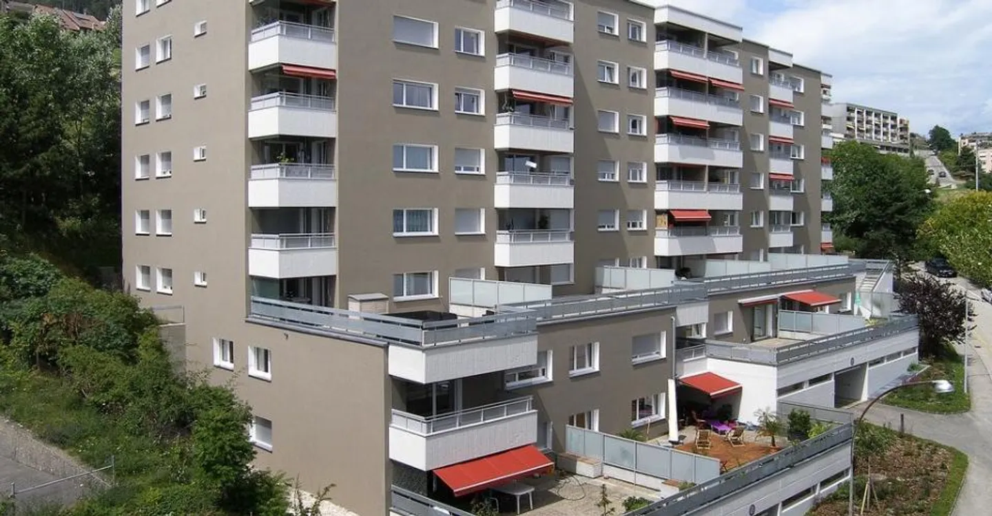 Parkplätze in der Nähe von Hauptstraßen - Foto 1 von 1