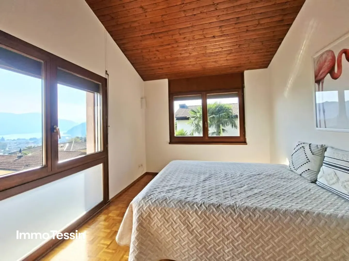 DEUXIÈME MAISON : Villa spacieuse avec vue imprenable sur le lac, emplacement calme et à proximité du parcours de golf de Lugano-Magliaso - Photo 11 sur 13