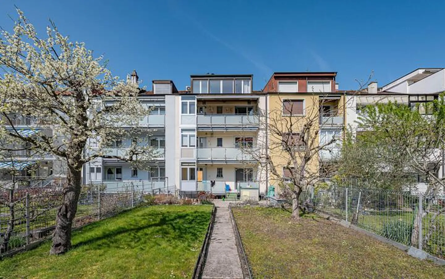 CITY-CHANCE IN BASEL-HIRZBRUNNEN: MULTI-FAMILY HOUSE WITH 4 UNITS - Photo 1 of 8