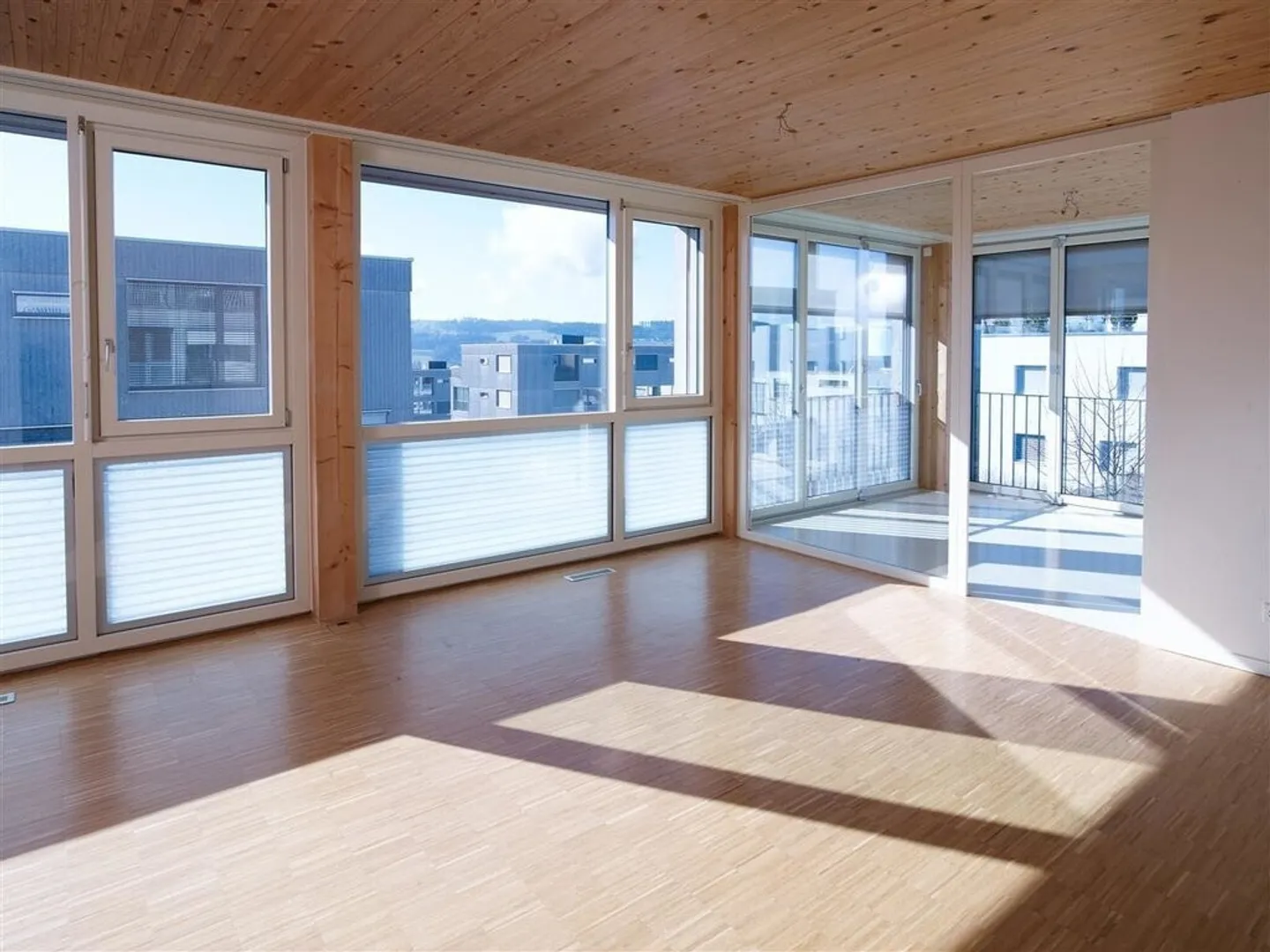 Modern Apartment with Loggia - Photo 2 of 8
