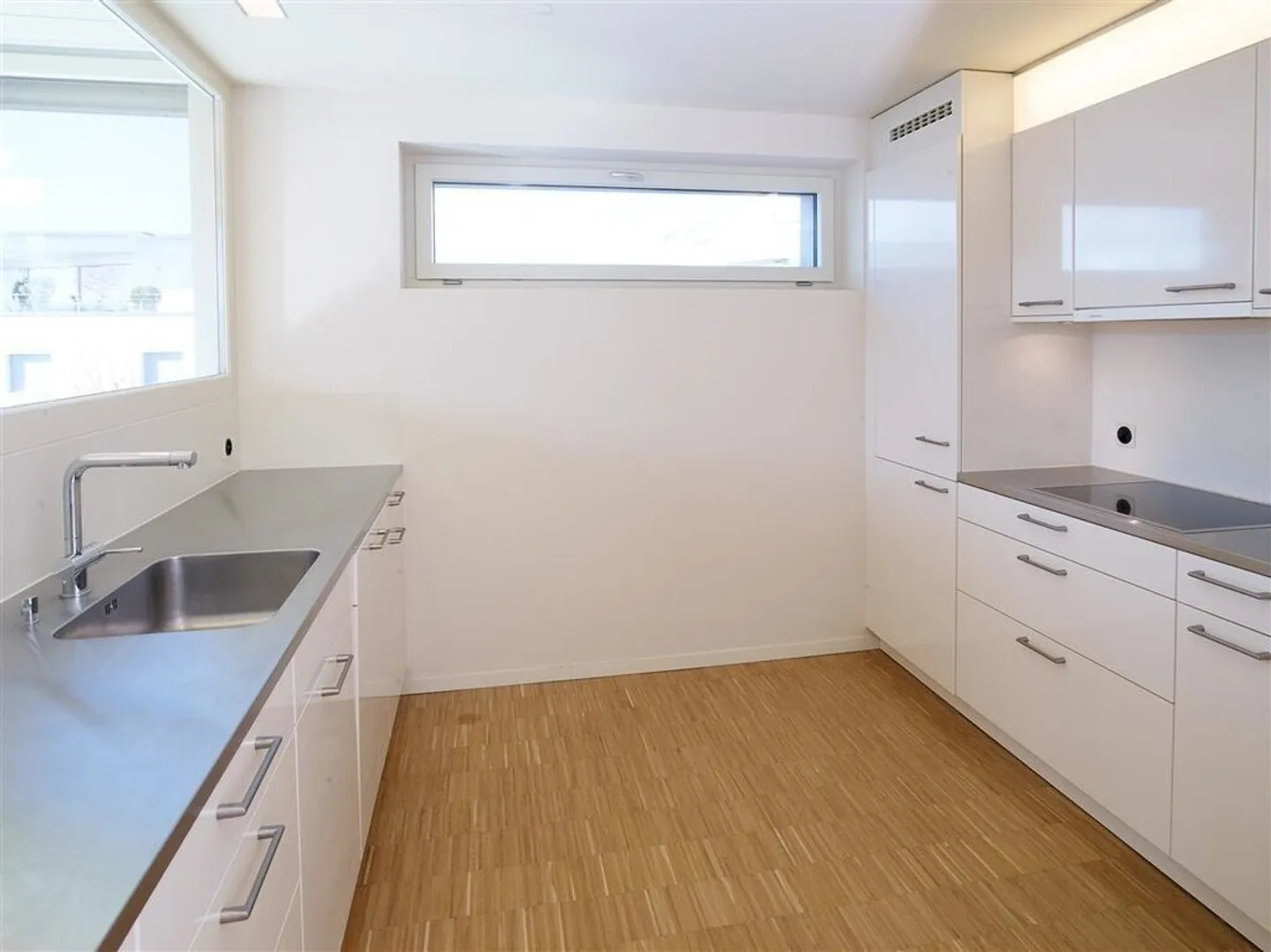 Modern Apartment with Loggia - Photo 5 of 8