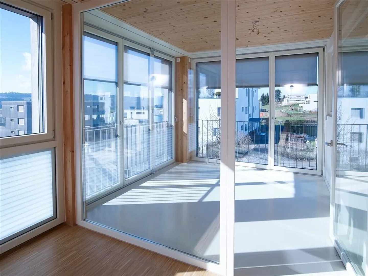 Modern Apartment with Loggia - Photo 8 of 8