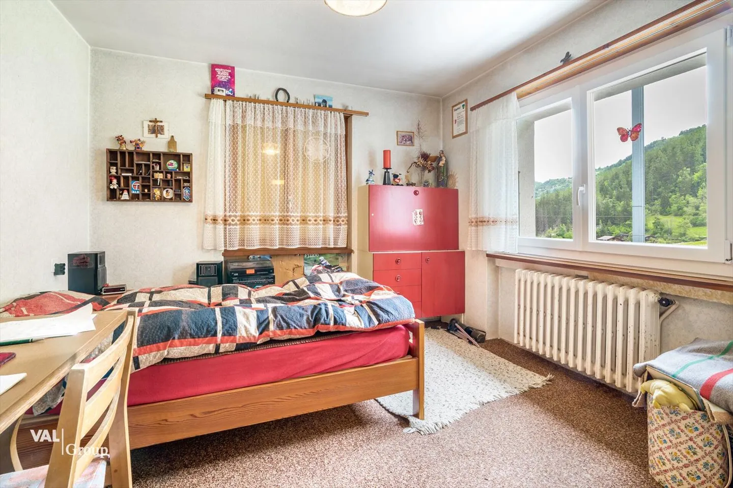 Proprietà versatile con due unità abitative, piscina coperta, laboratorio e potenziale di sviluppo a St. Niklaus - Foto 5 di 13