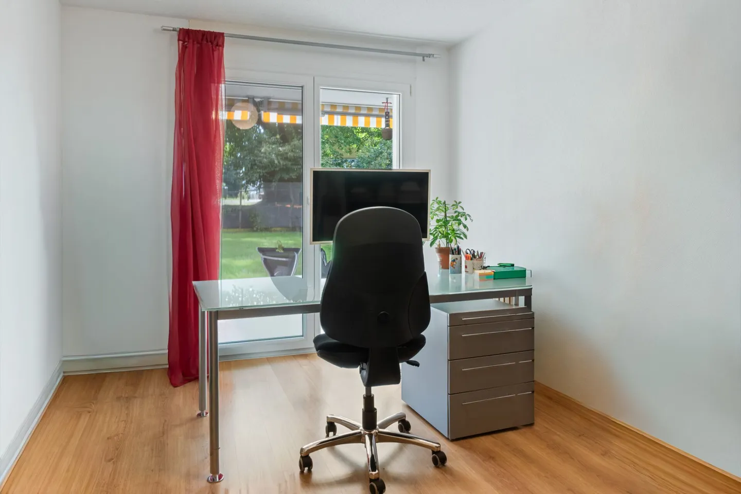 Attraktive 3.5-Zimmer-Gartenwohnung mit grosszügigem Sitzplatz in Pfäffikon ZH - Foto 5 von 11