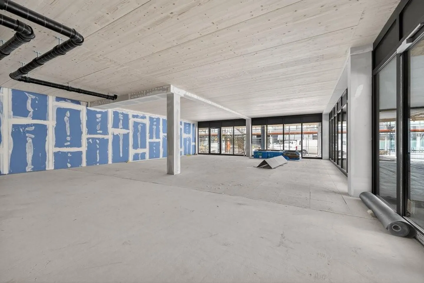 Exclusive retail space with excellent visibility in Zug - Photo 4 of 6