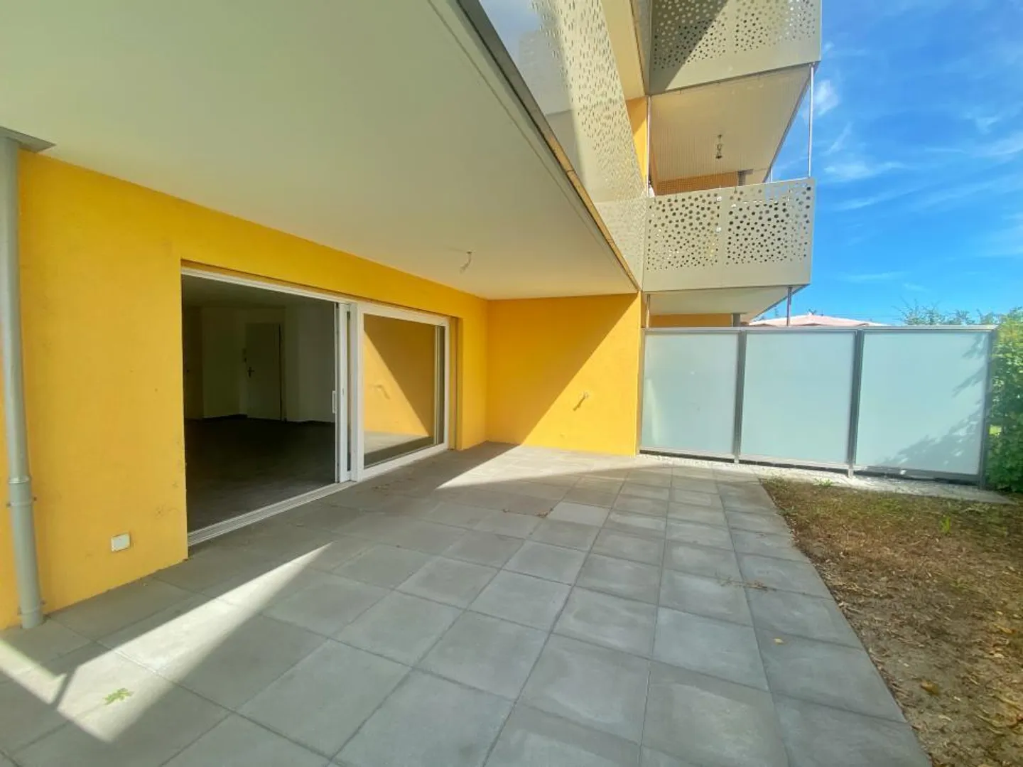 Disponibile immediatamente, nuovo con giardino! - Foto 2 di 12