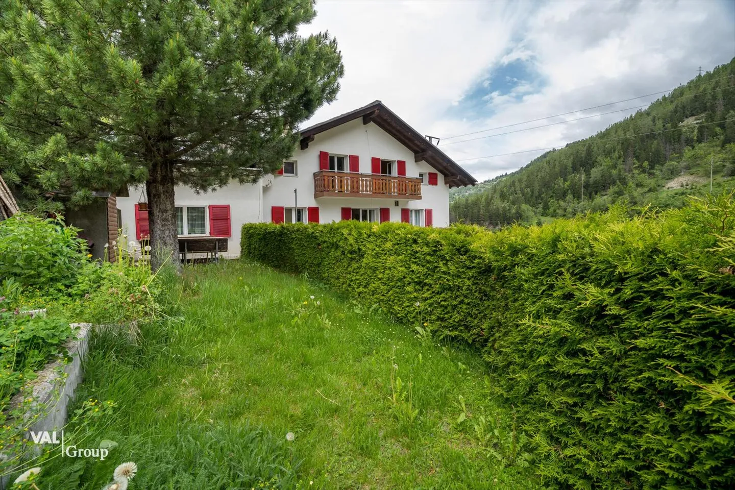 Proprietà versatile con due unità abitative, piscina coperta, laboratorio e potenziale di sviluppo a St. Niklaus - Foto 11 di 13