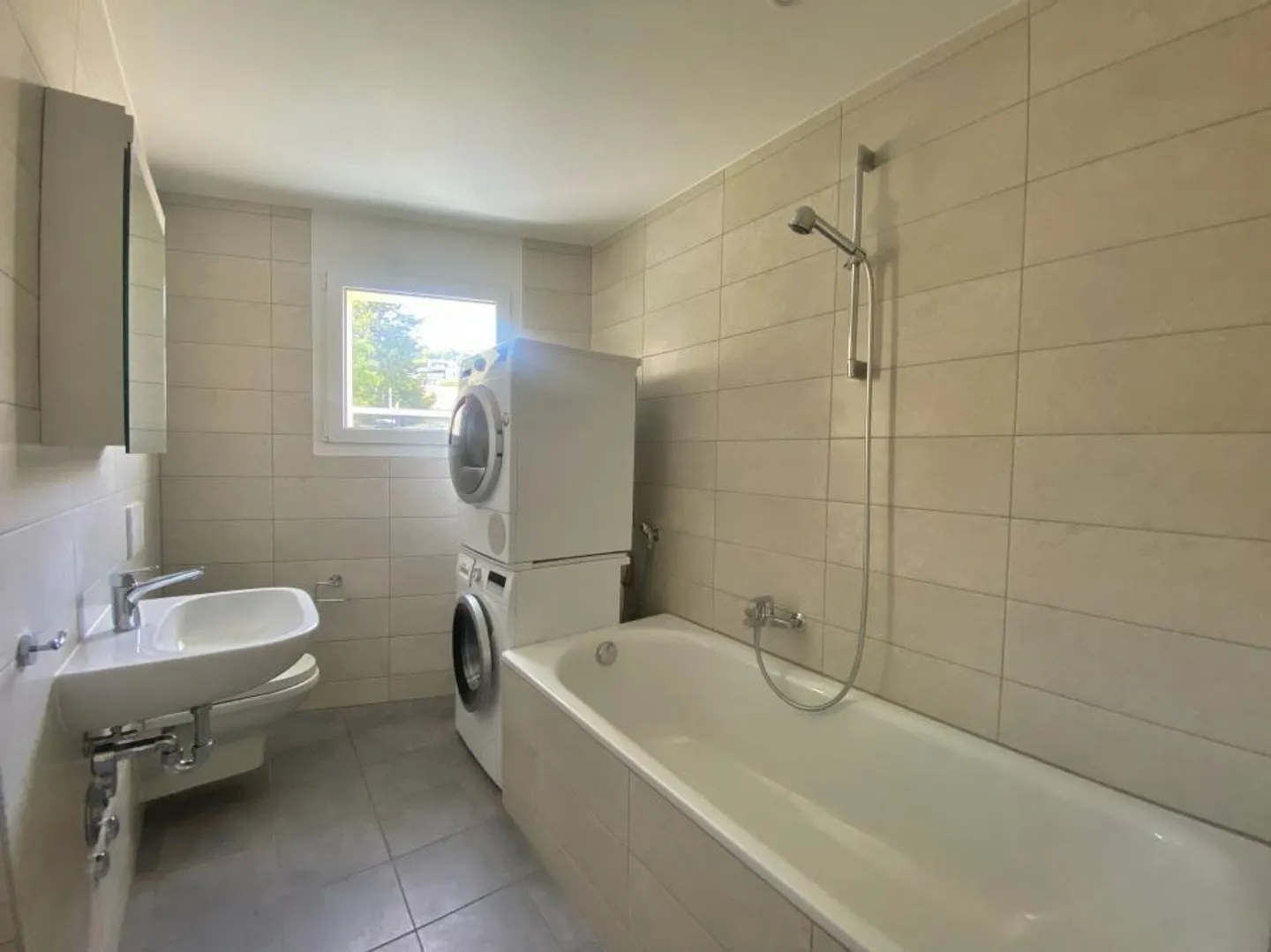 Disponibile immediatamente, nuovo con giardino! - Foto 11 di 12