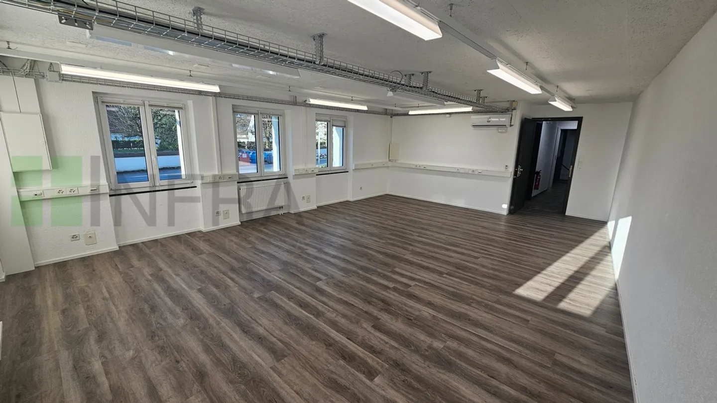 Bureaux de 80 m2 - Photo 3 sur 13