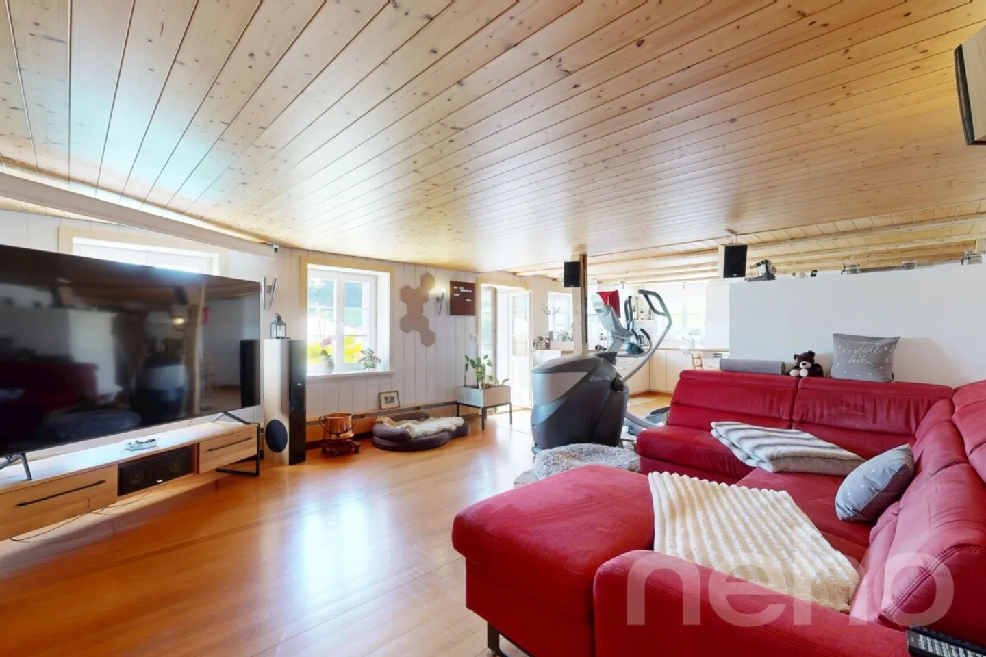 Vielfältiger Bauernhof mit Pferdehaltung - Foto 3 von 12