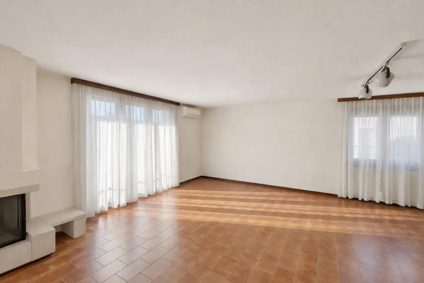Casa unifamiliare con giardino e vista aperta - Foto 2 di 17