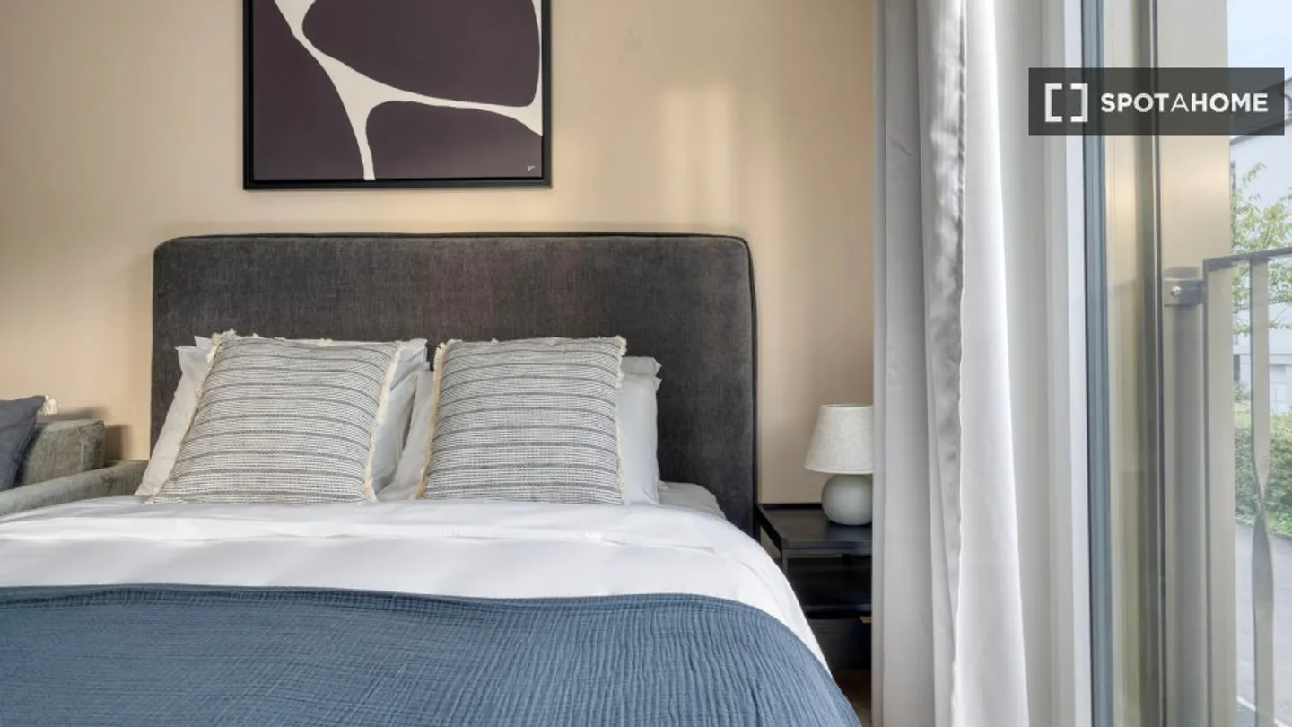 Discover, visit, and rent your new home online with complete confidence. - Photo 9 of 11