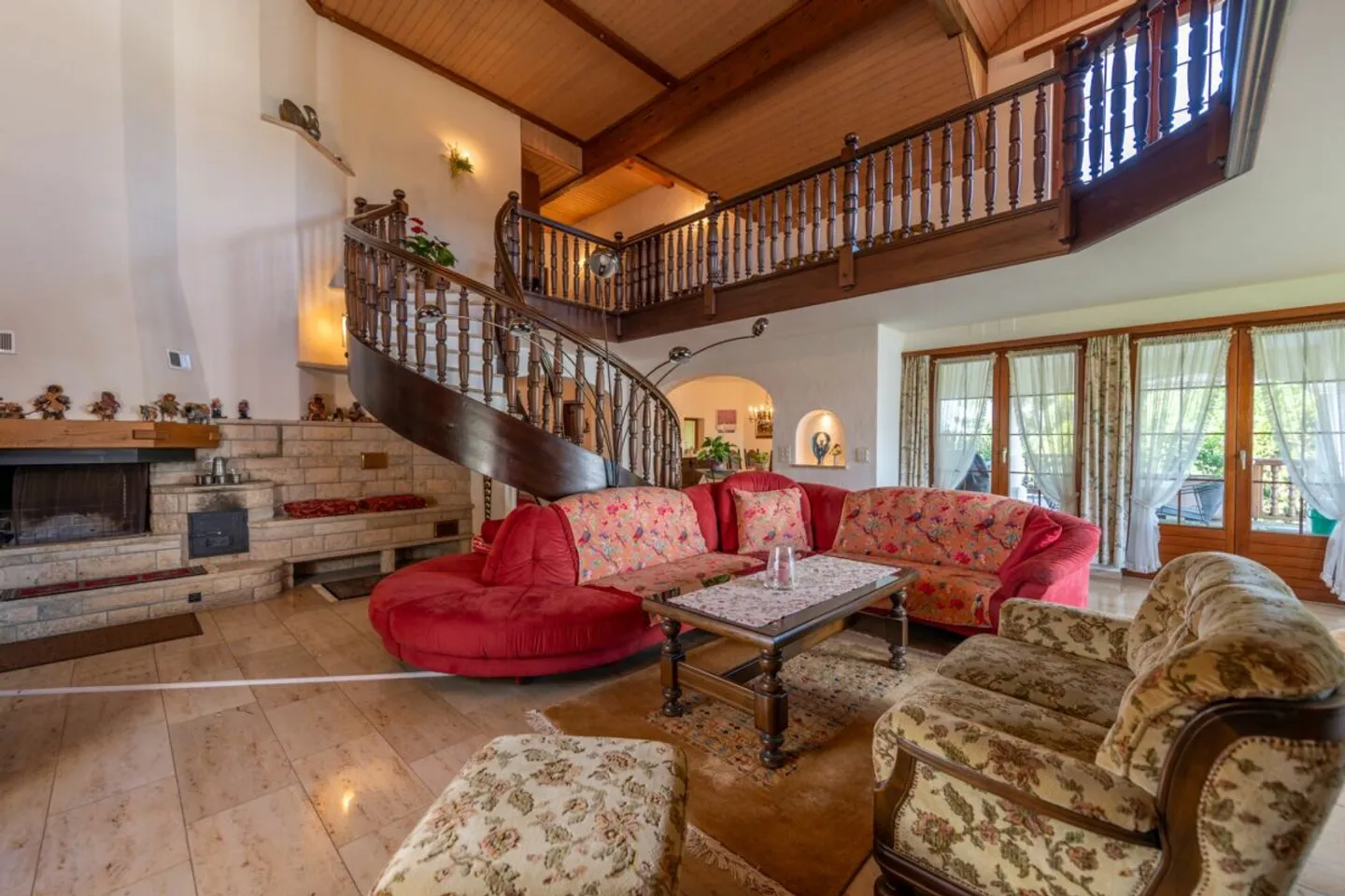 A Manor House Full of Possibilities - Living and Business Under One Roof - Photo 5 of 42