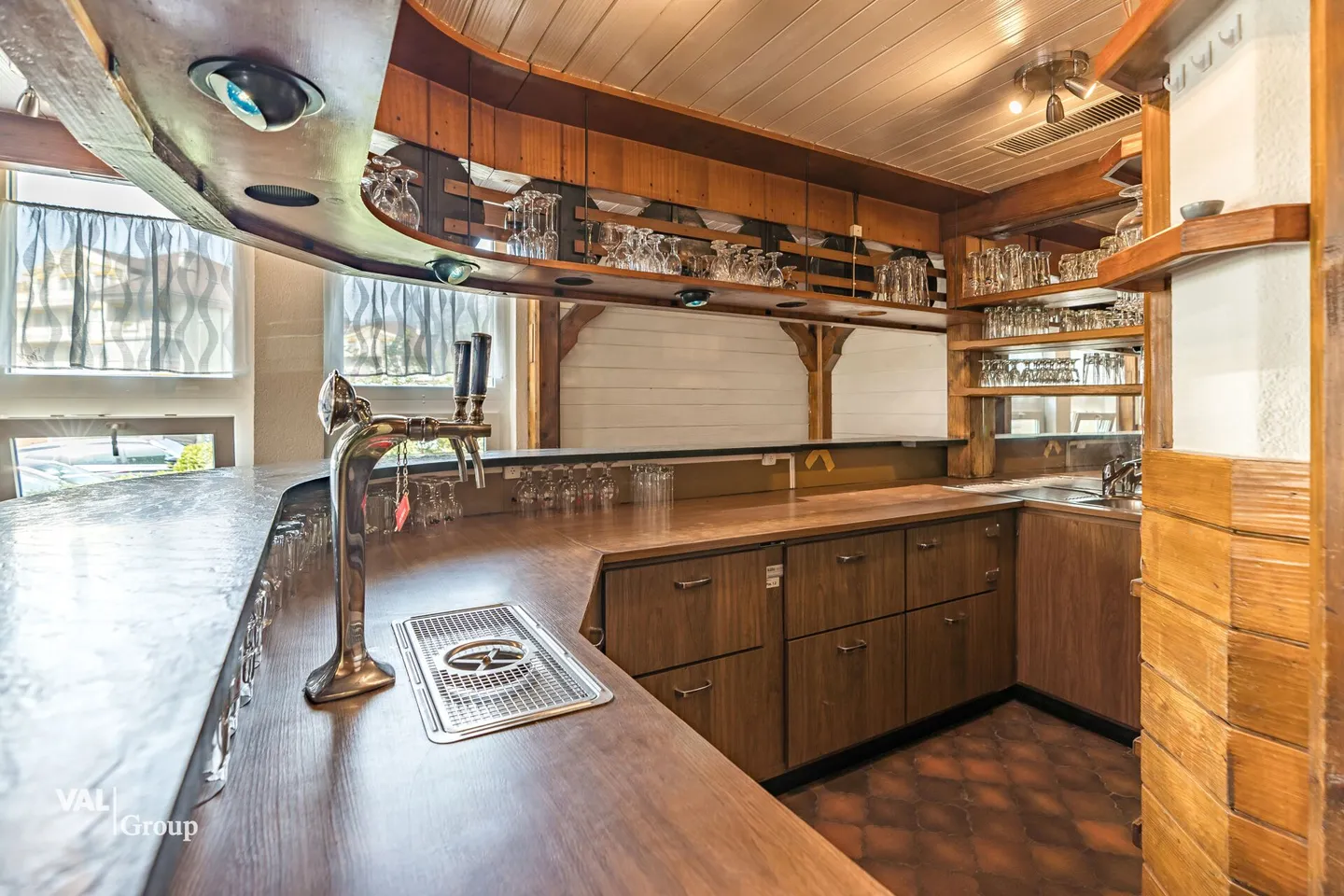 Unique Opportunity: Restaurant with Tradition in Visp - Photo 4 of 12