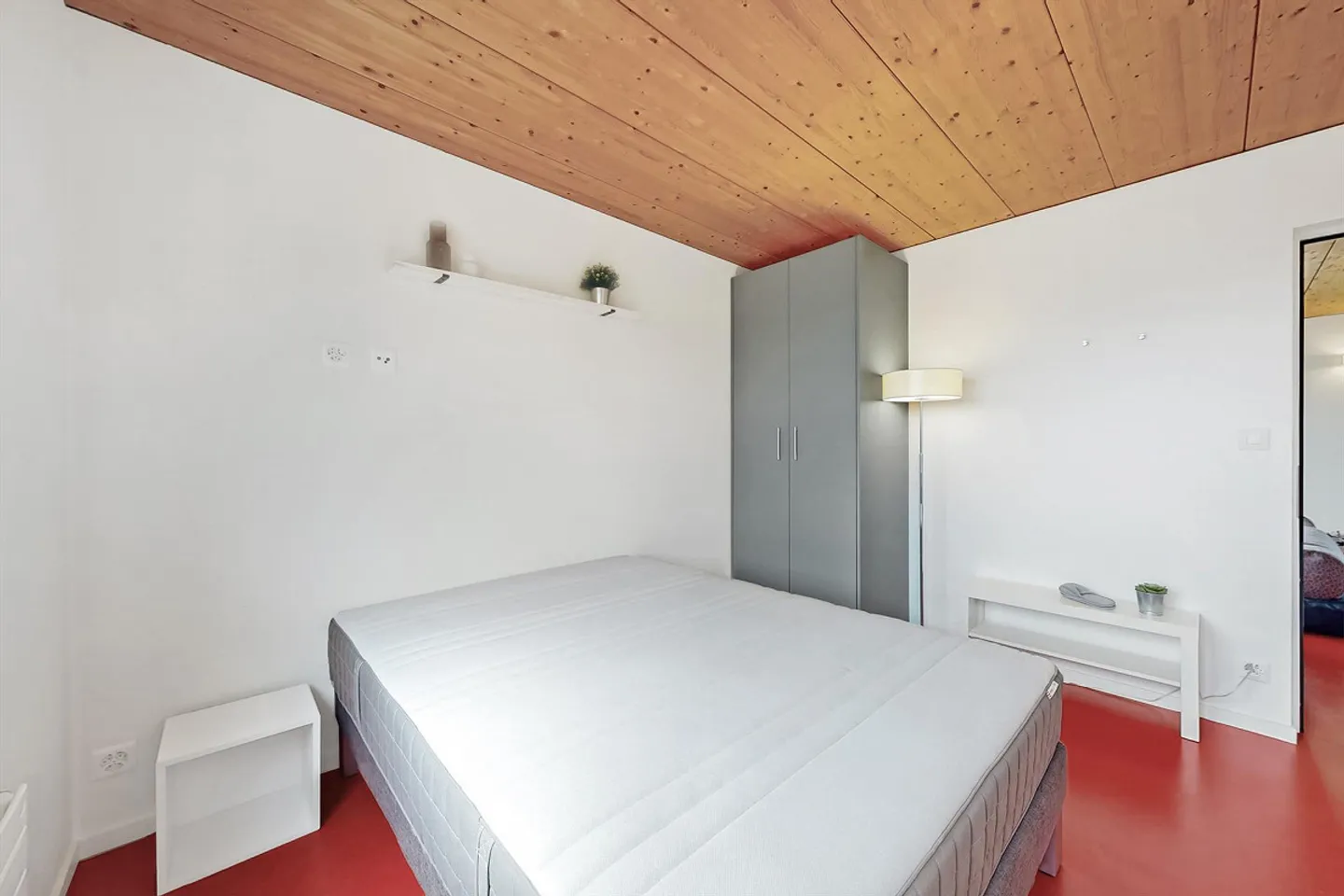 Spacious furnished apartment! - Photo 11 of 13