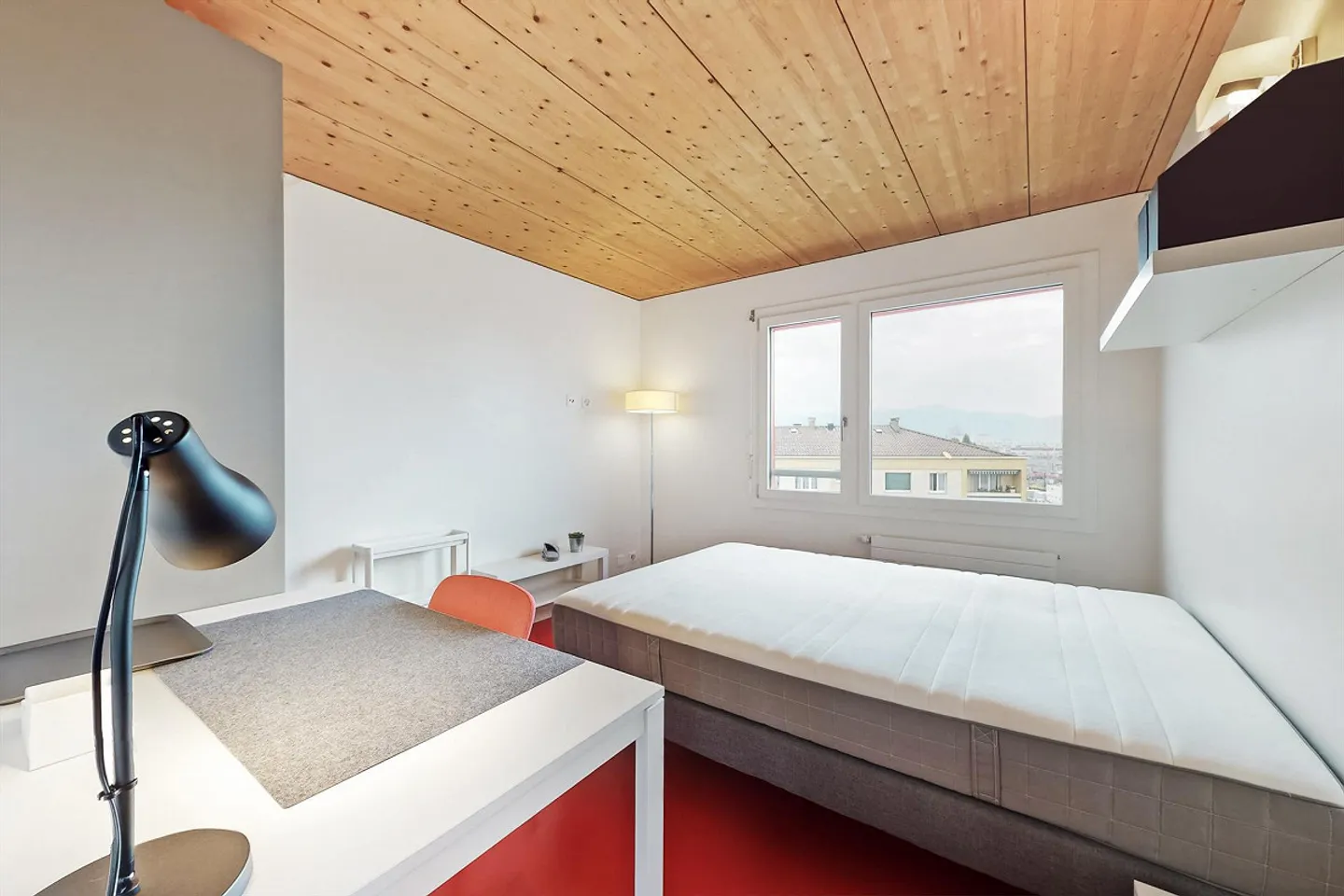 Spacious furnished apartment! - Photo 12 of 13