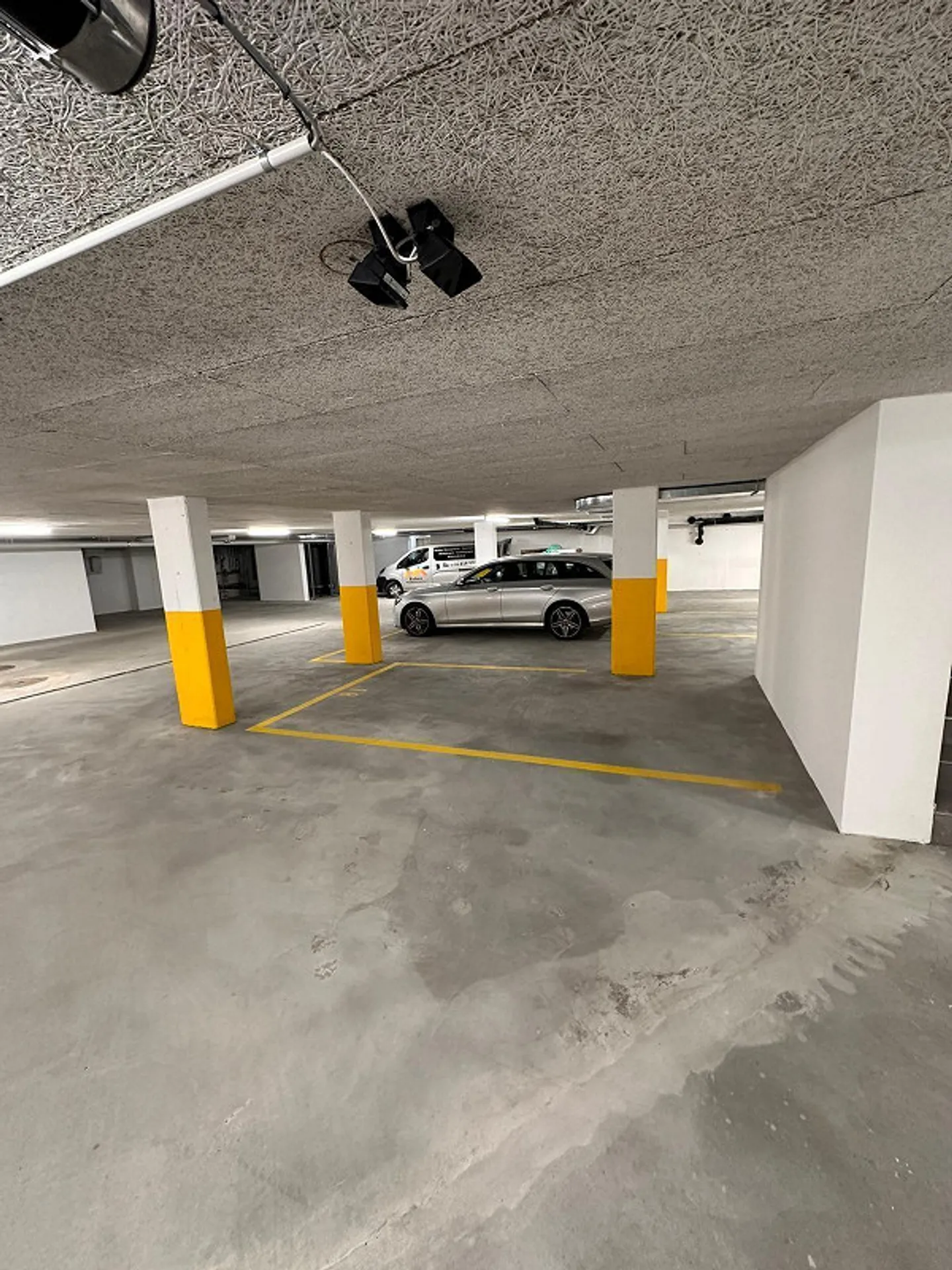 Parking space for rent in underground garage - Photo 3 of 4
