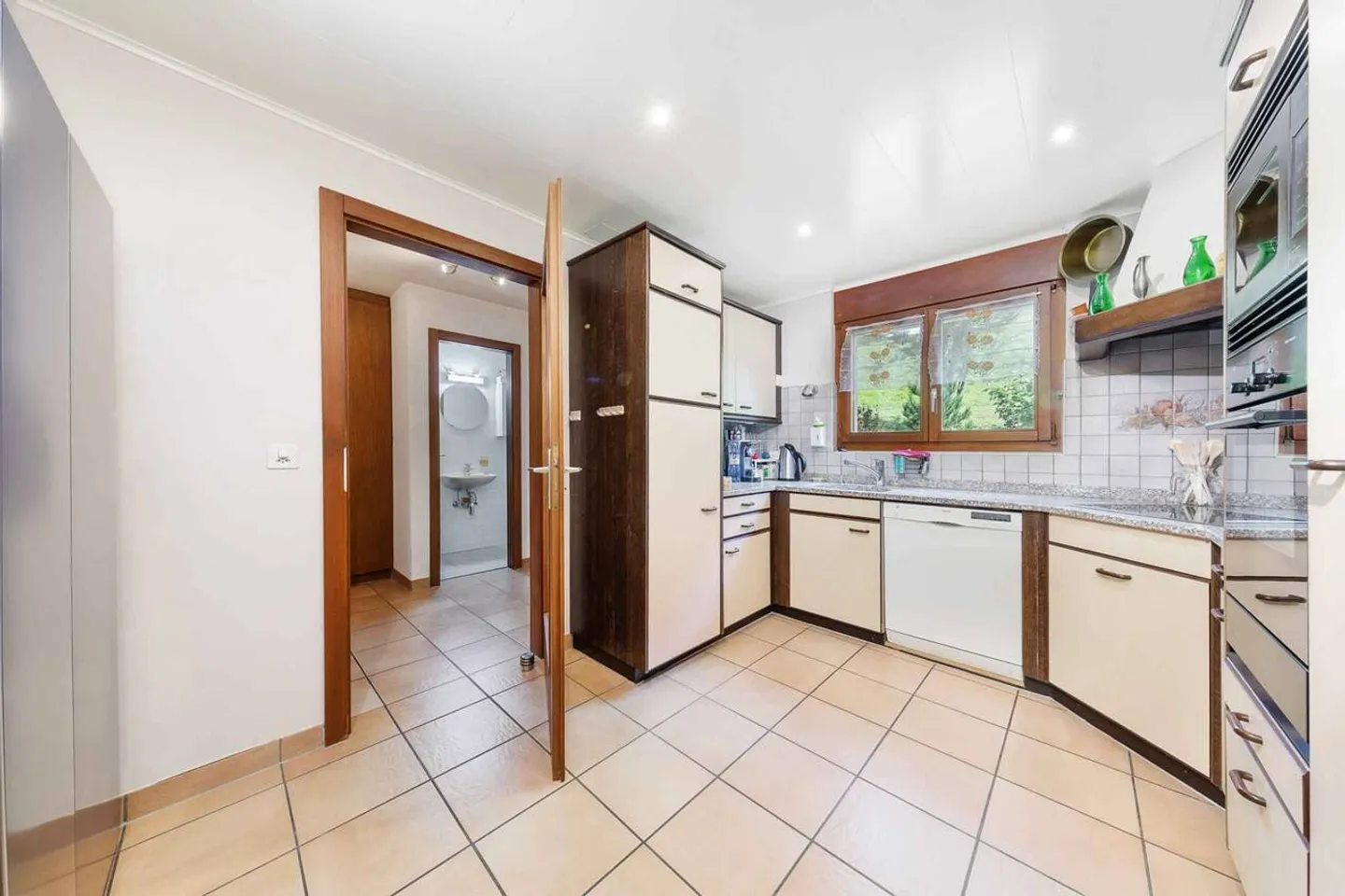 Maison mitoyenne de 160 m² dans un quartier résidentiel - Photo 5 sur 10