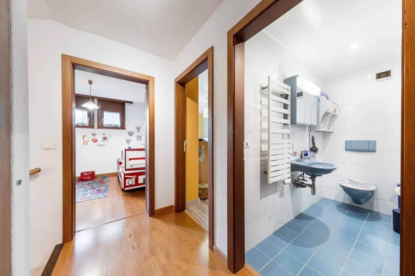 Maison mitoyenne de 160 m² dans un quartier résidentiel - Photo 8 sur 10