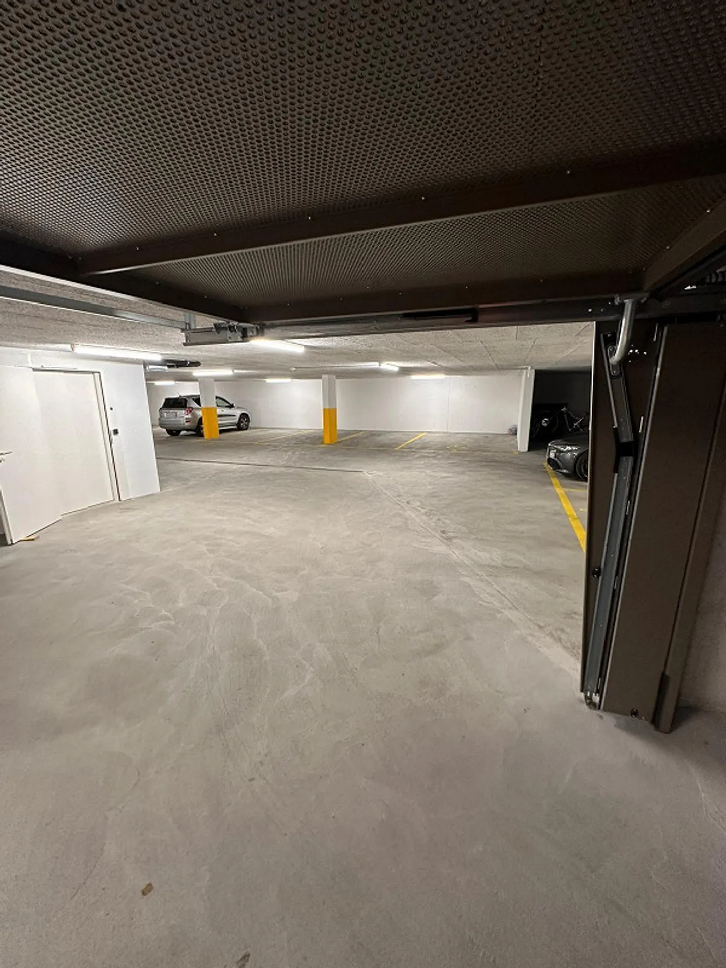 Parking space for rent in underground garage - Photo 4 of 4