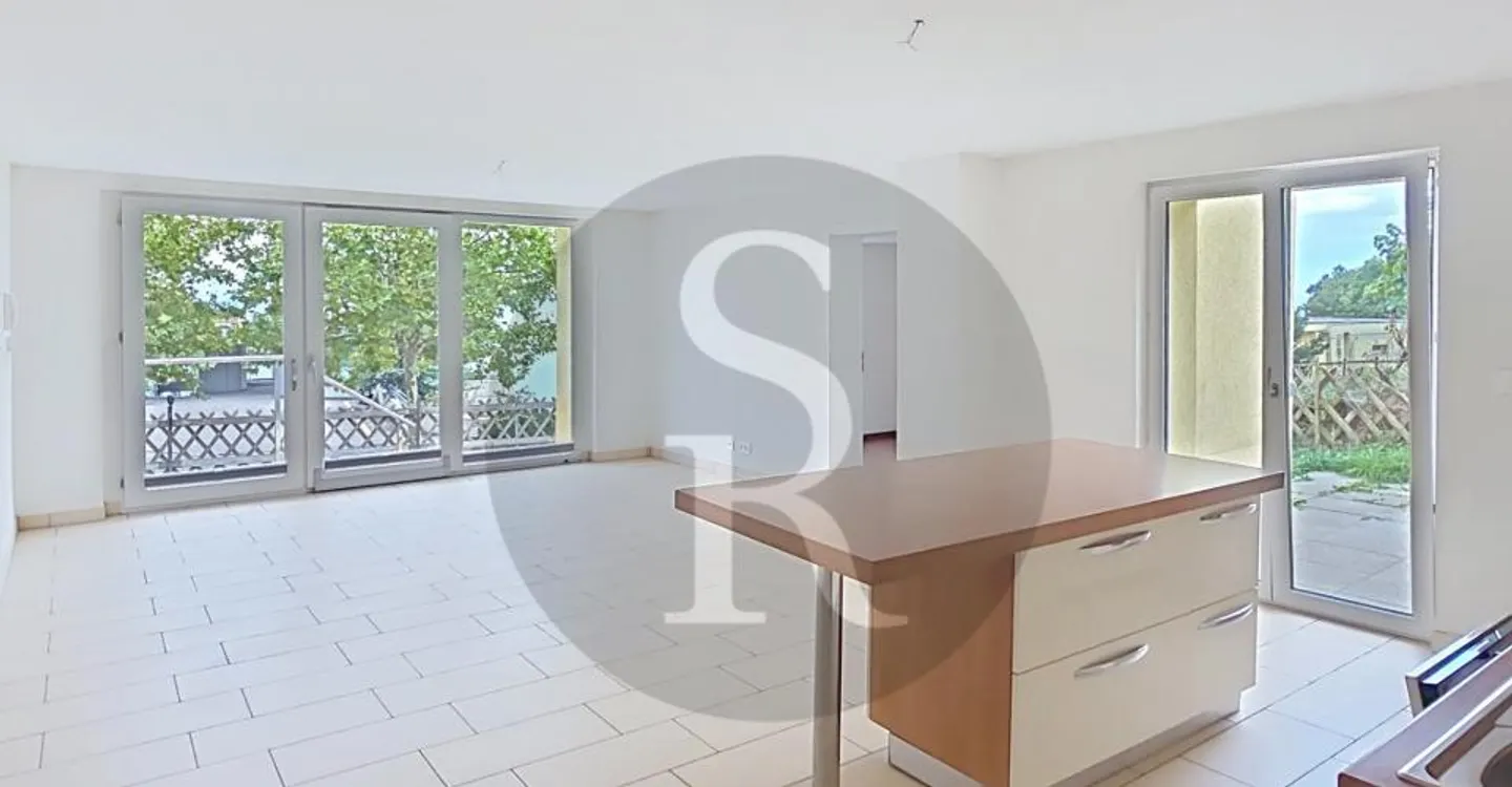 Charming Ground-Floor Apartment - Photo 1 of 12