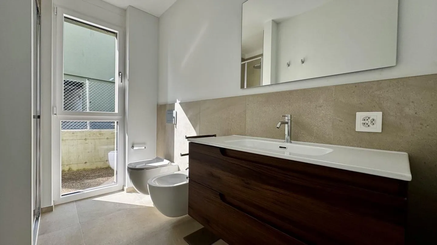 NOUVEAUX 3.5 PIÈCES AVEC TERRASSE EN PREMIÈRE LOCATION - Photo 5 sur 8