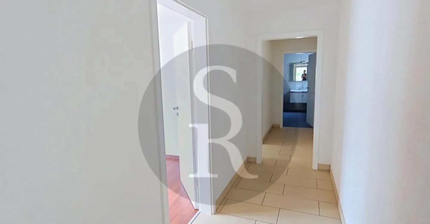 Charming Ground-Floor Apartment - Photo 2 of 12