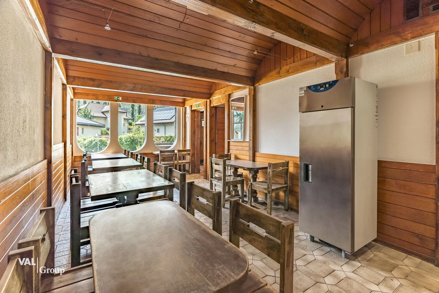 Unique Opportunity: Restaurant with Tradition in Visp - Photo 8 of 12