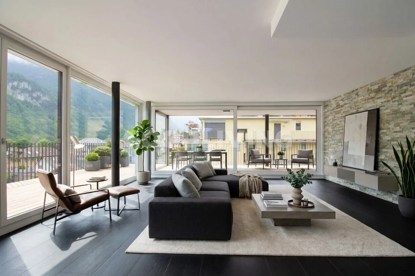 Exclusive penthouse with private lift and unobstructed mountain view - Photo 3 of 7