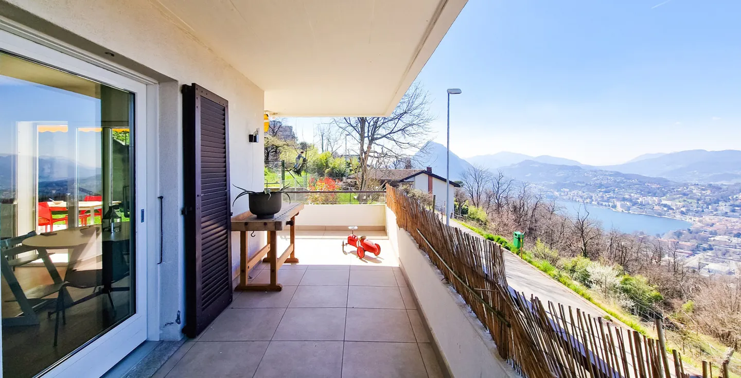 Appartement raffiné avec jardin et vue sur le lac de Lugano - Photo 1 sur 19