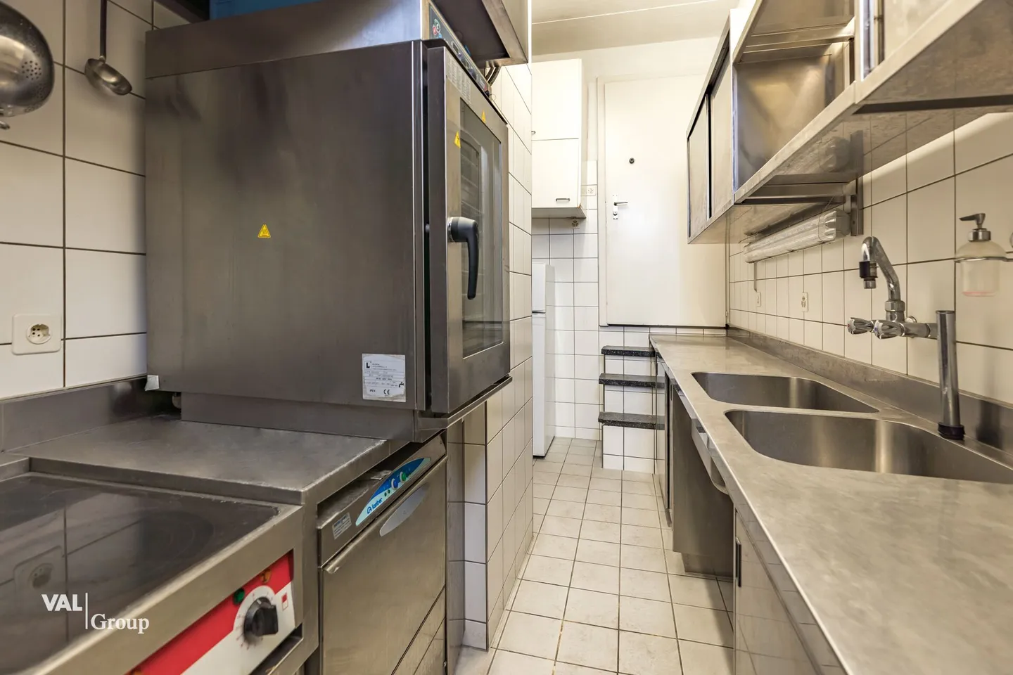 Unique Opportunity: Restaurant with Tradition in Visp - Photo 10 of 12