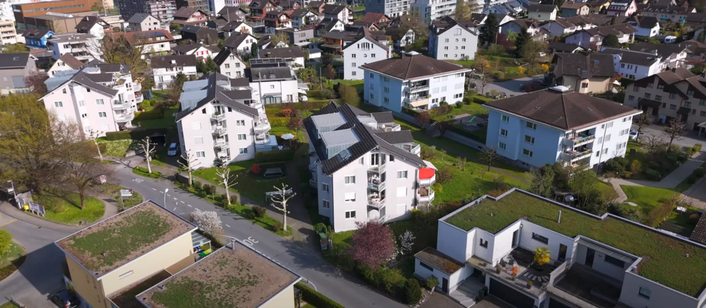 Habitat lumineux avec terrasse et balcon dans un endroit calme à Kriens - Photo 3 sur 15