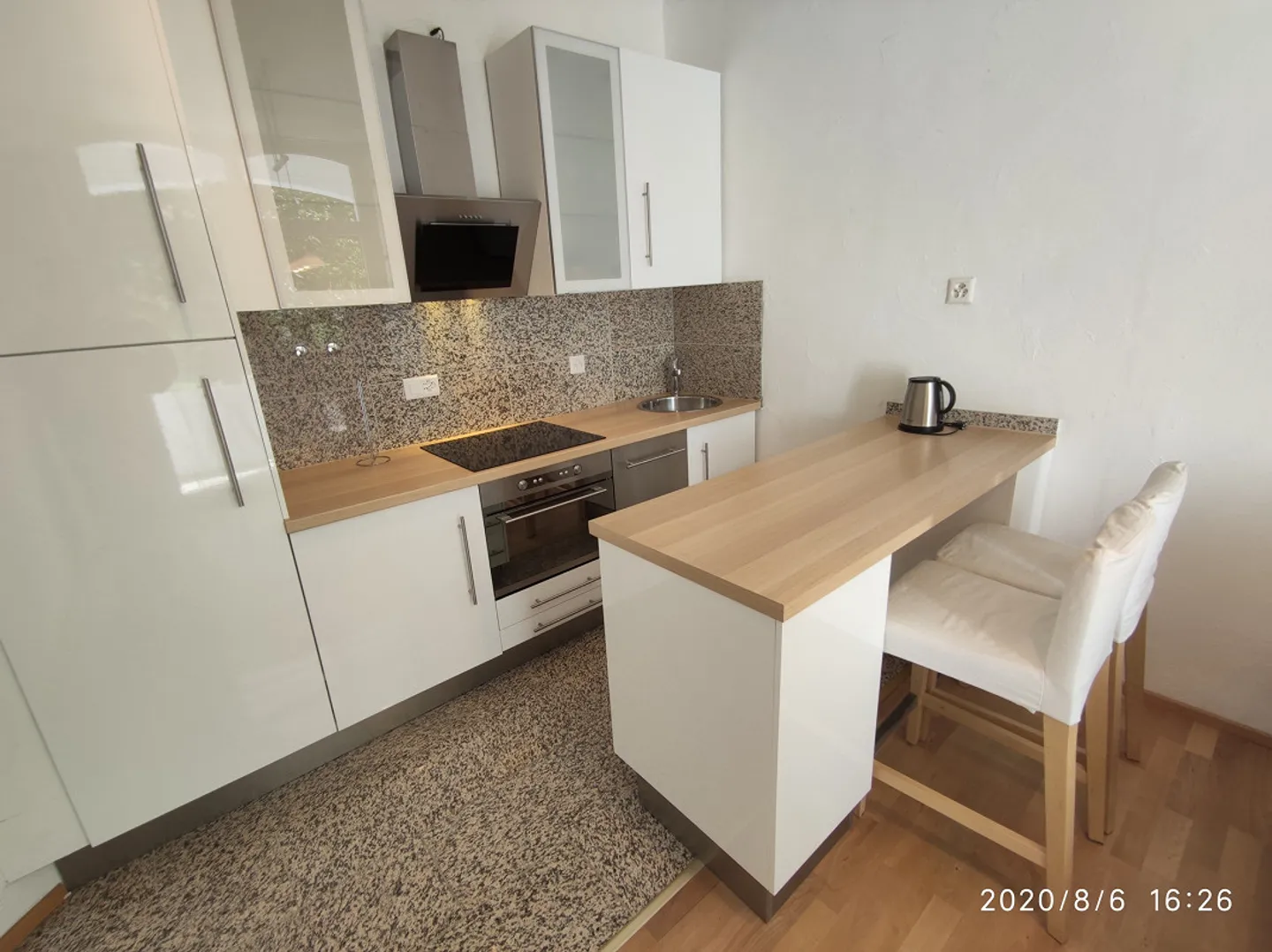 Jugendstilwohnung  renoviert, zentrale Lage und sehr ruhig! - Foto 1 von 13