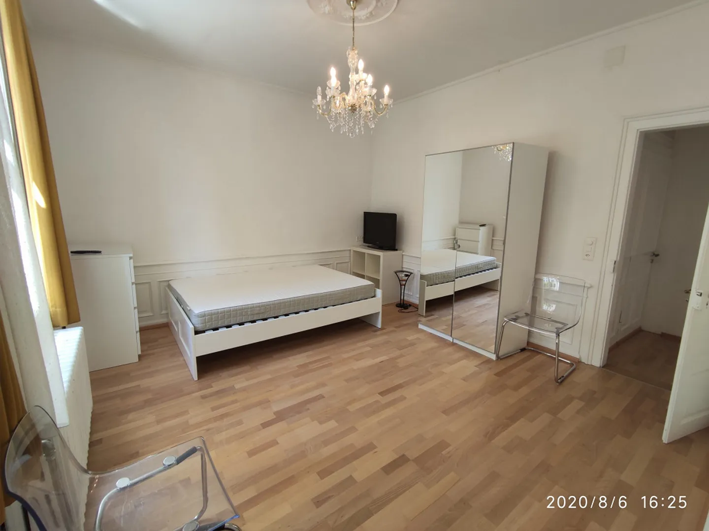 Jugendstilwohnung  renoviert, zentrale Lage und sehr ruhig! - Foto 2 von 13