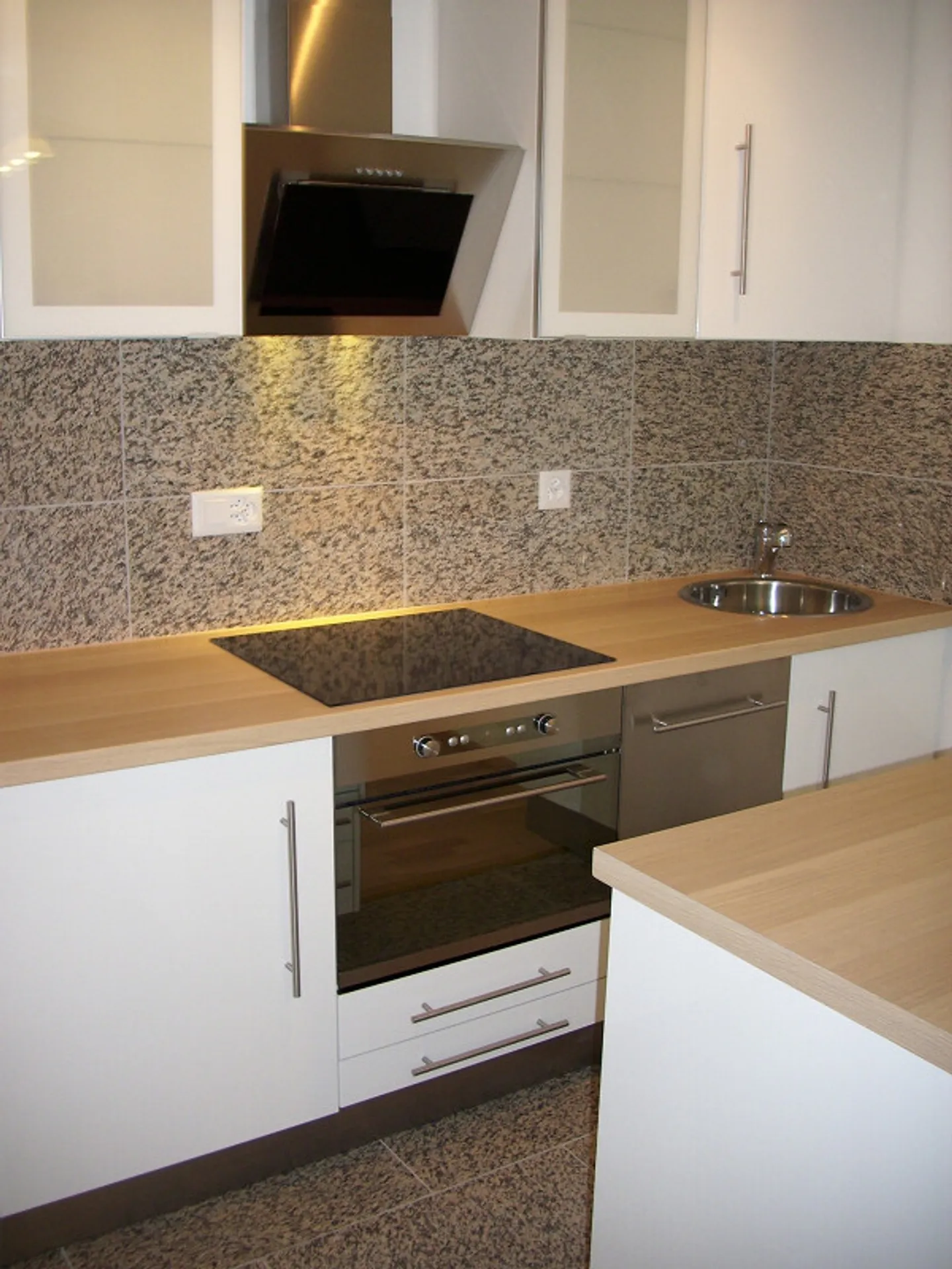 Jugendstilwohnung  renoviert, zentrale Lage und sehr ruhig! - Foto 5 von 13