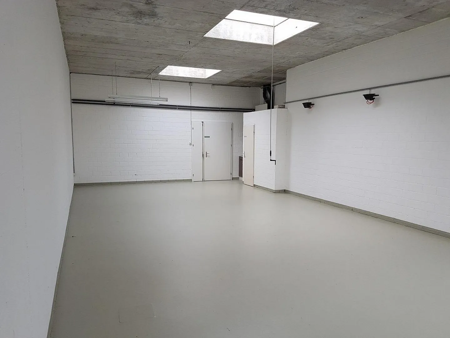 Espace de stockage commercial polyvalent - Photo 1 sur 6