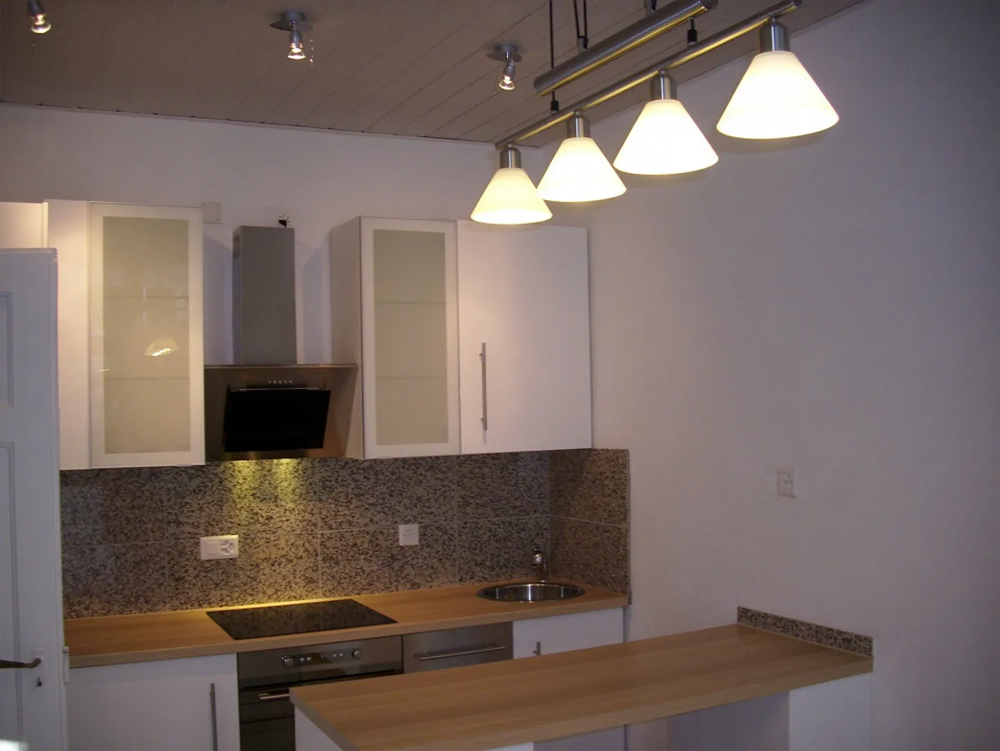 Jugendstilwohnung  renoviert, zentrale Lage und sehr ruhig! - Foto 7 von 13