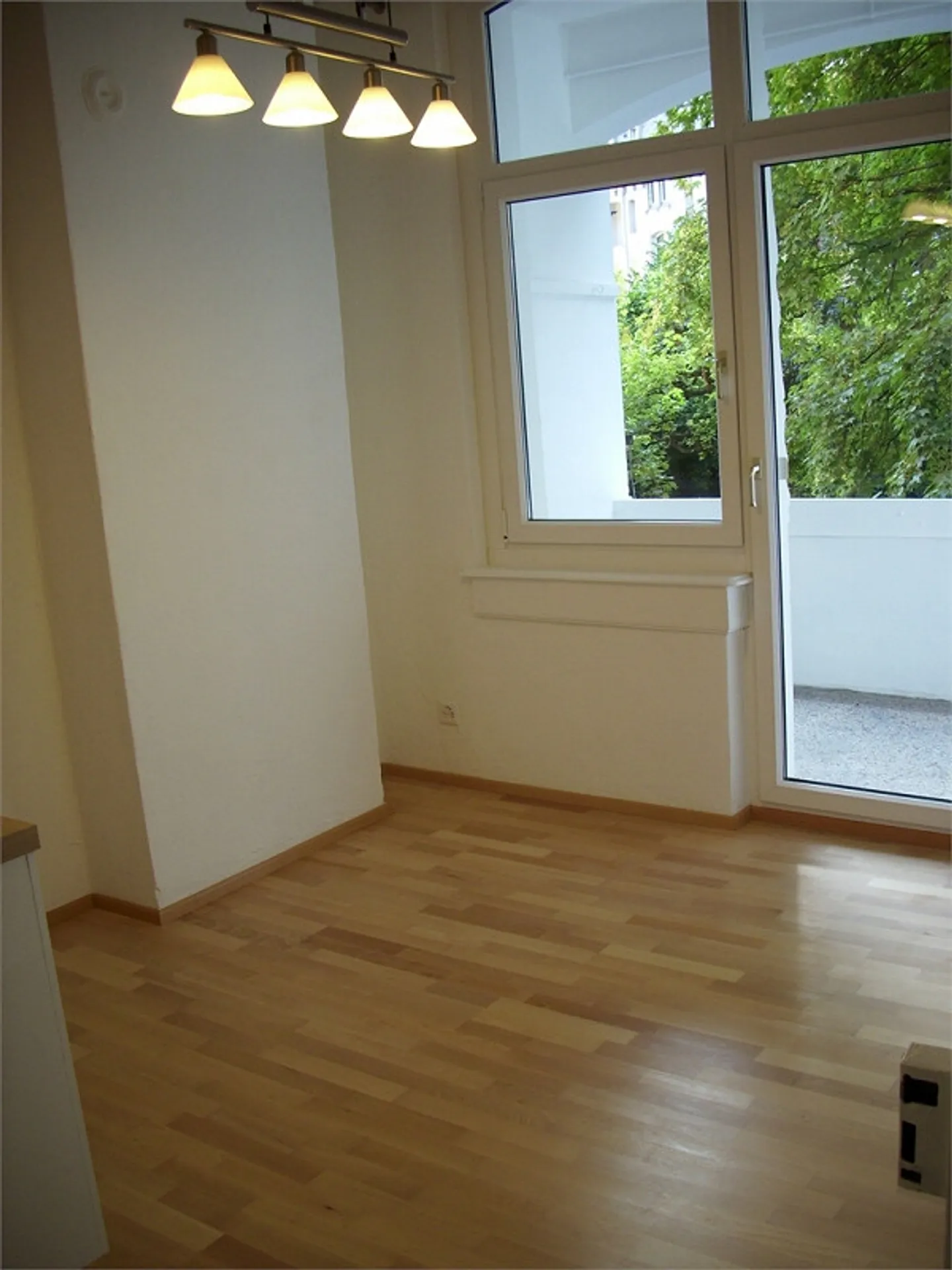 Jugendstilwohnung  renoviert, zentrale Lage und sehr ruhig! - Foto 8 von 13