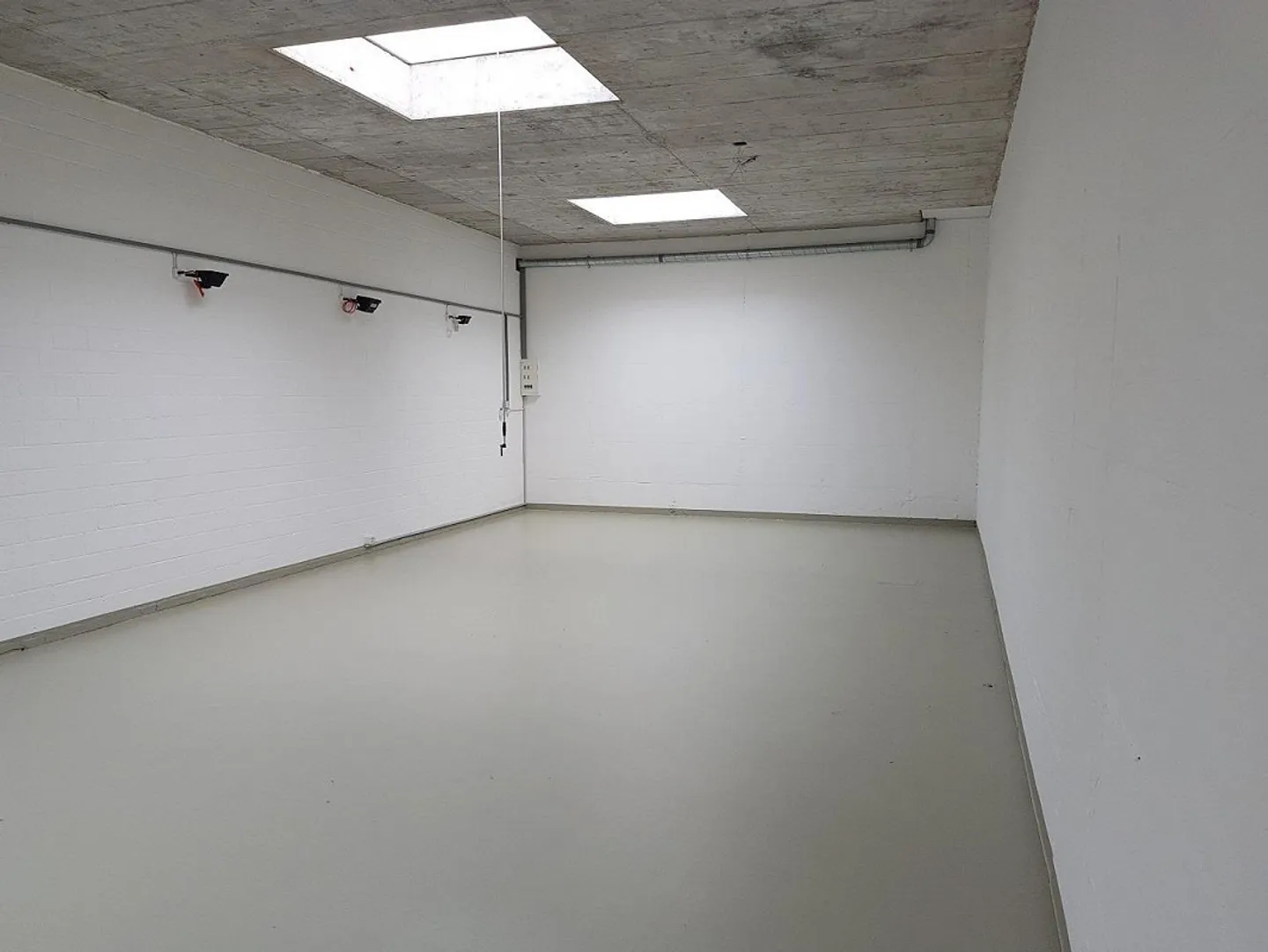 Espace de stockage commercial polyvalent - Photo 2 sur 6