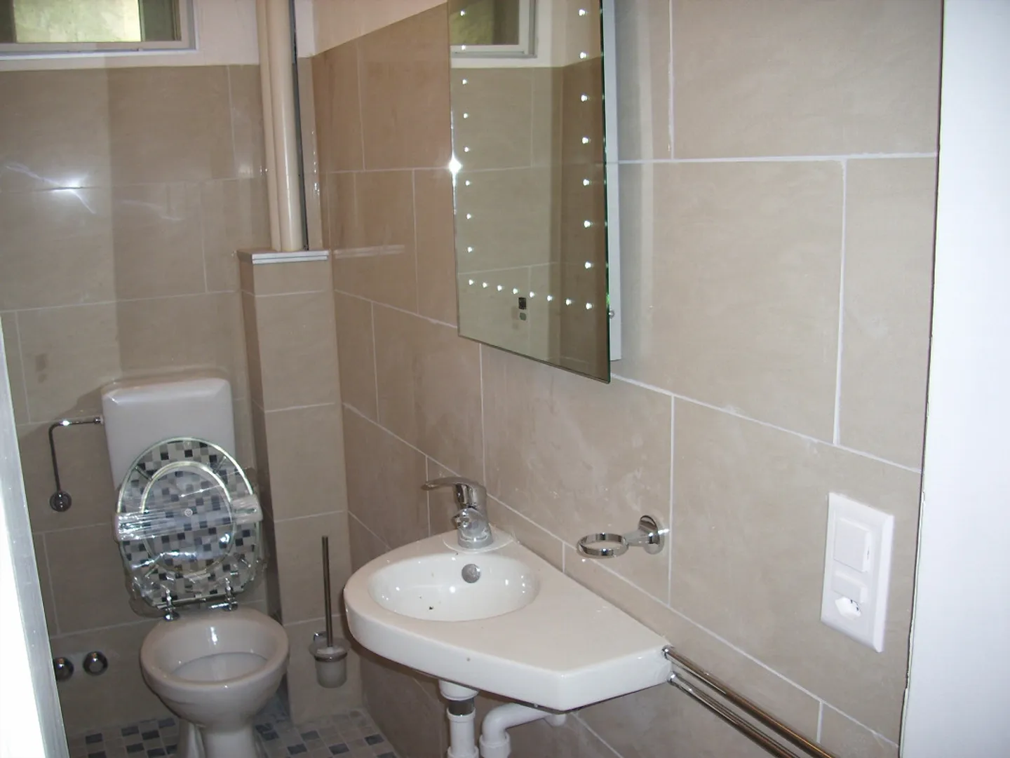 Jugendstilwohnung  renoviert, zentrale Lage und sehr ruhig! - Foto 11 von 13