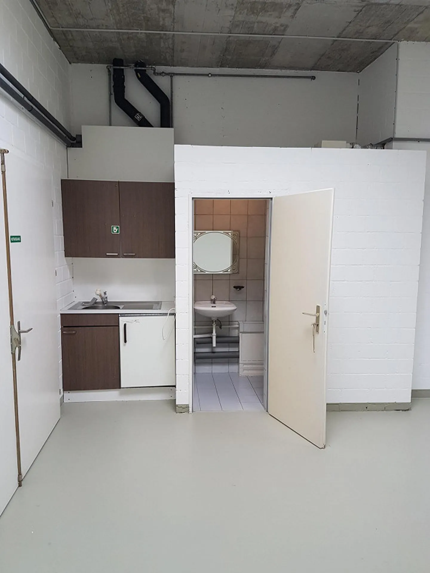 Espace de stockage commercial polyvalent - Photo 3 sur 6