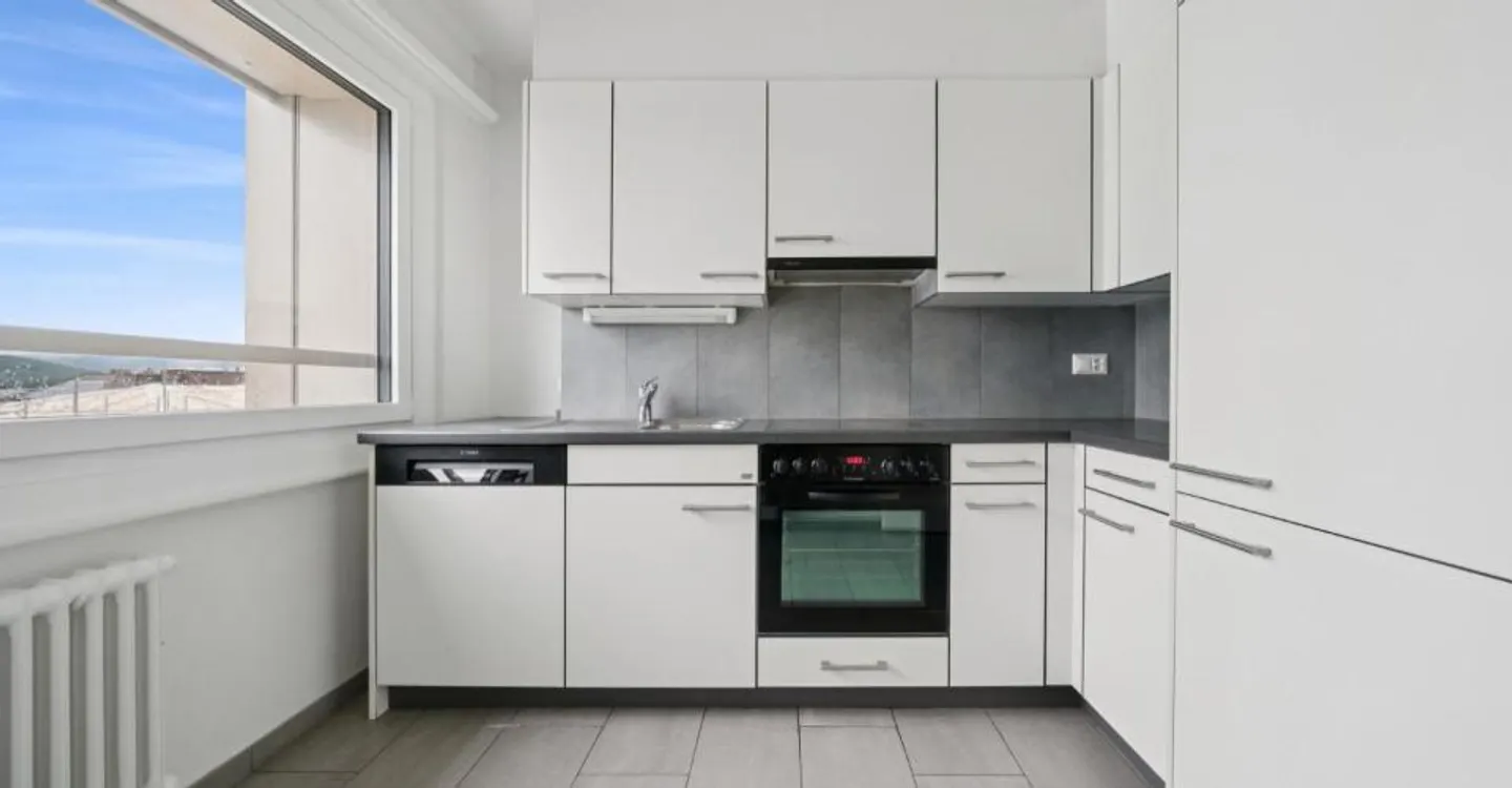 Large studio in the heart of Yverdon-les-Bains - Photo 1 of 5