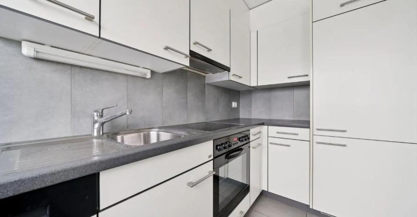 Large studio in the heart of Yverdon-les-Bains - Photo 2 of 5