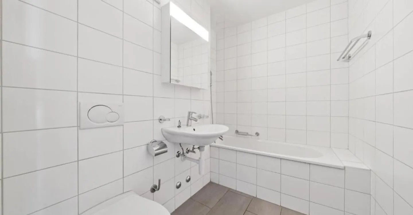 Large studio in the heart of Yverdon-les-Bains - Photo 3 of 5