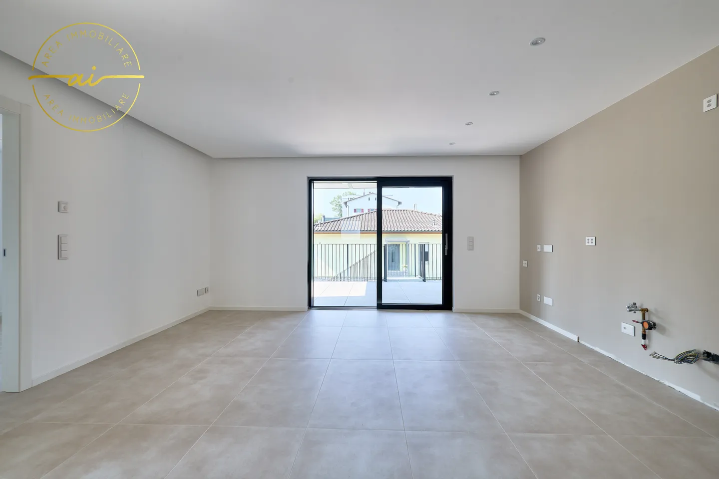 Appartamento moderno con giardino - Foto 3 di 12