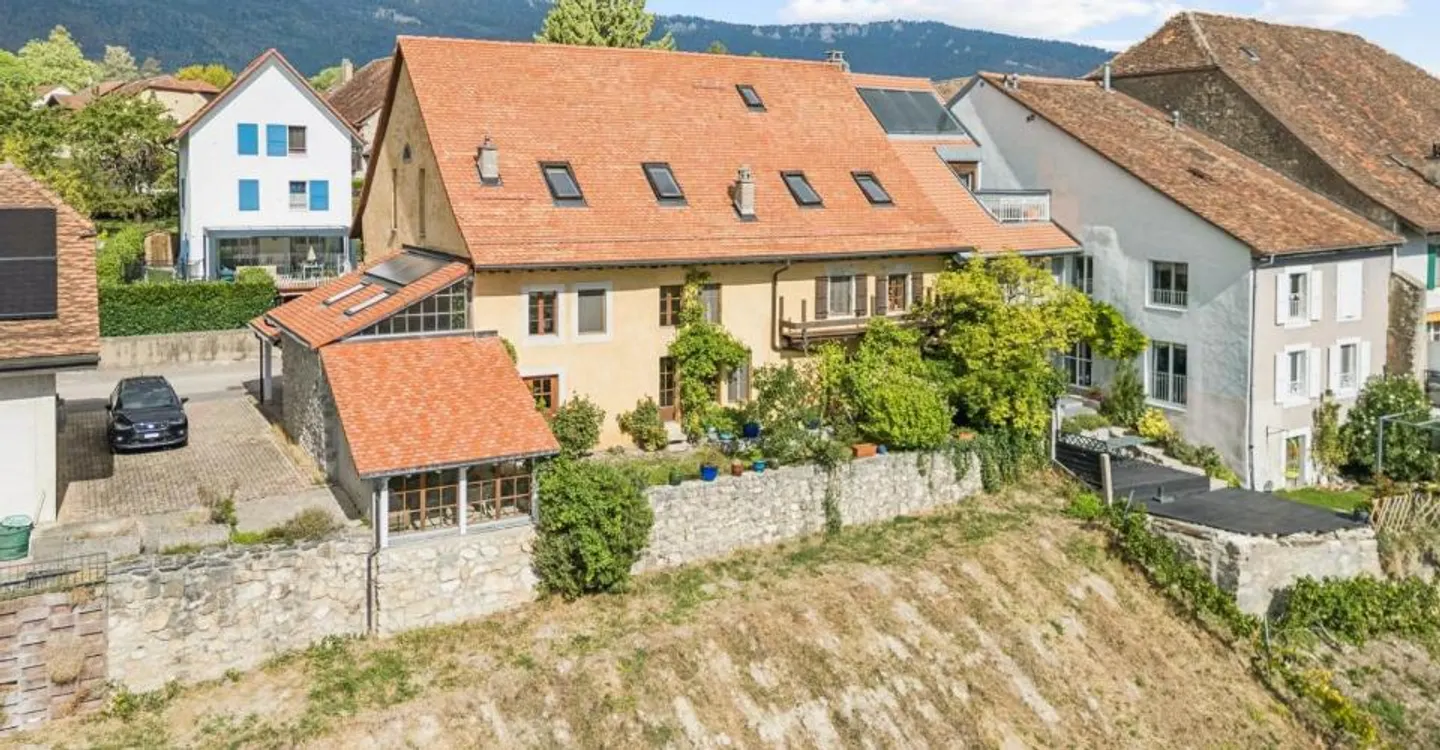 Maison de caractère avec une vue magnifique - Foto 1 di 12