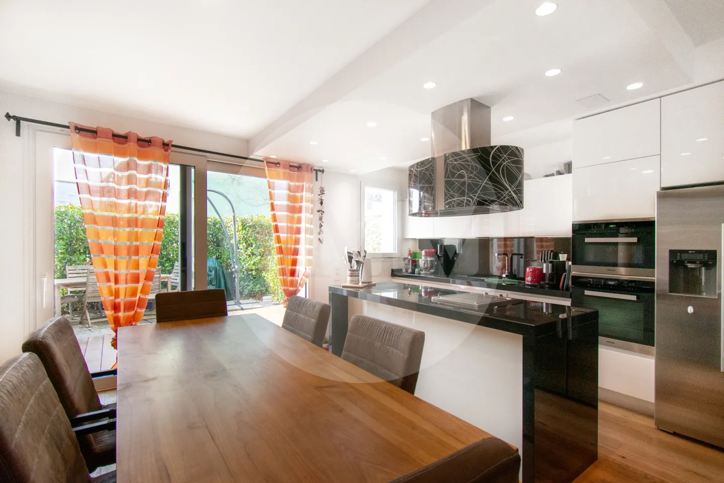 Modernes Apartment mit Garten - Foto 4 von 11