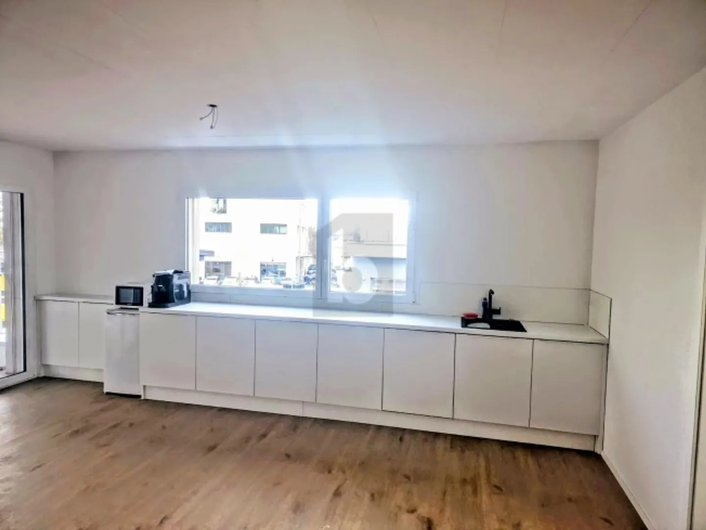 MODERN AND SPACIOUS - Photo 2 of 5