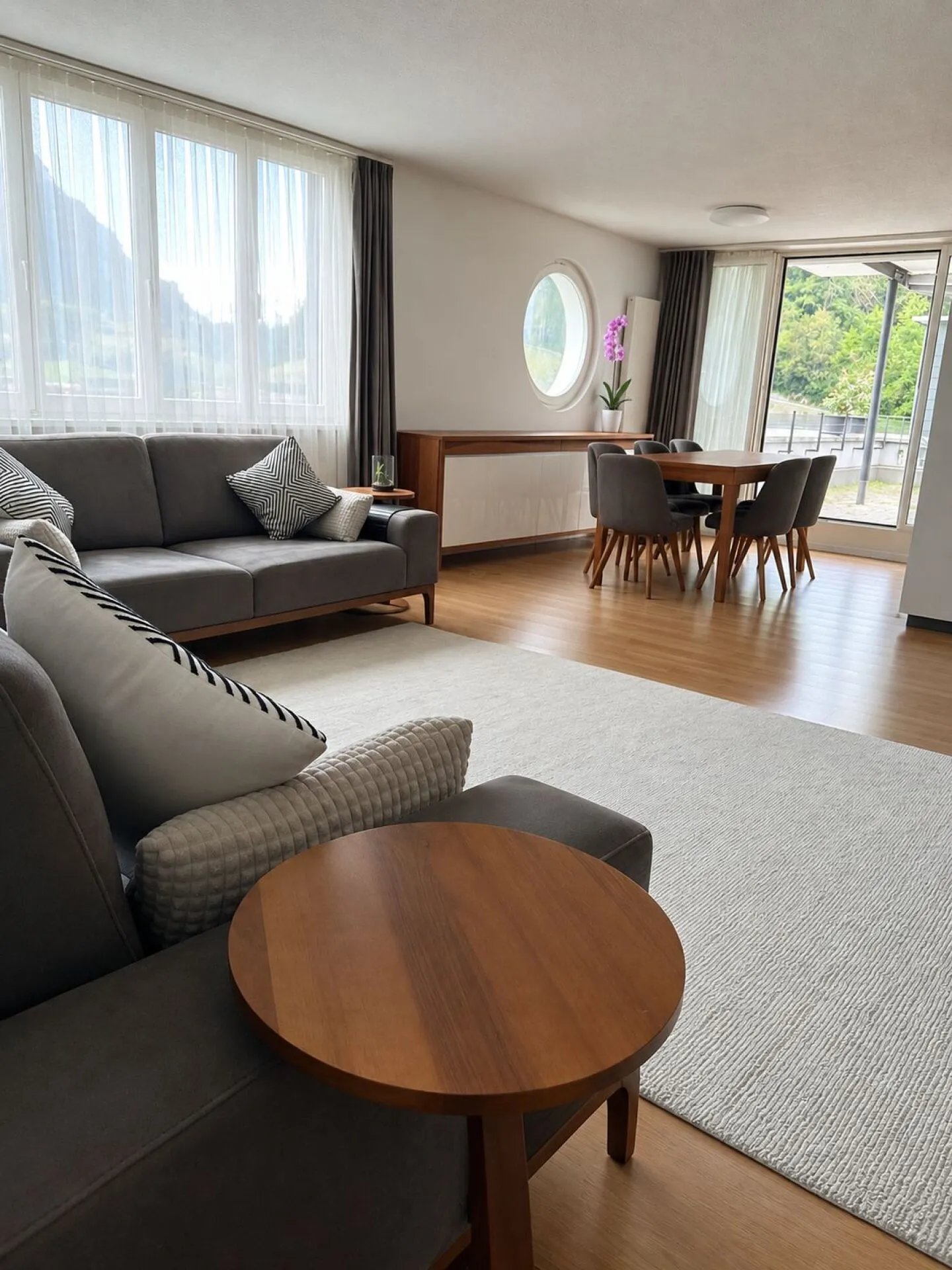 Appartement penthouse pratique de 4,5 pièces avec une vue magnifique - Photo 1 sur 4