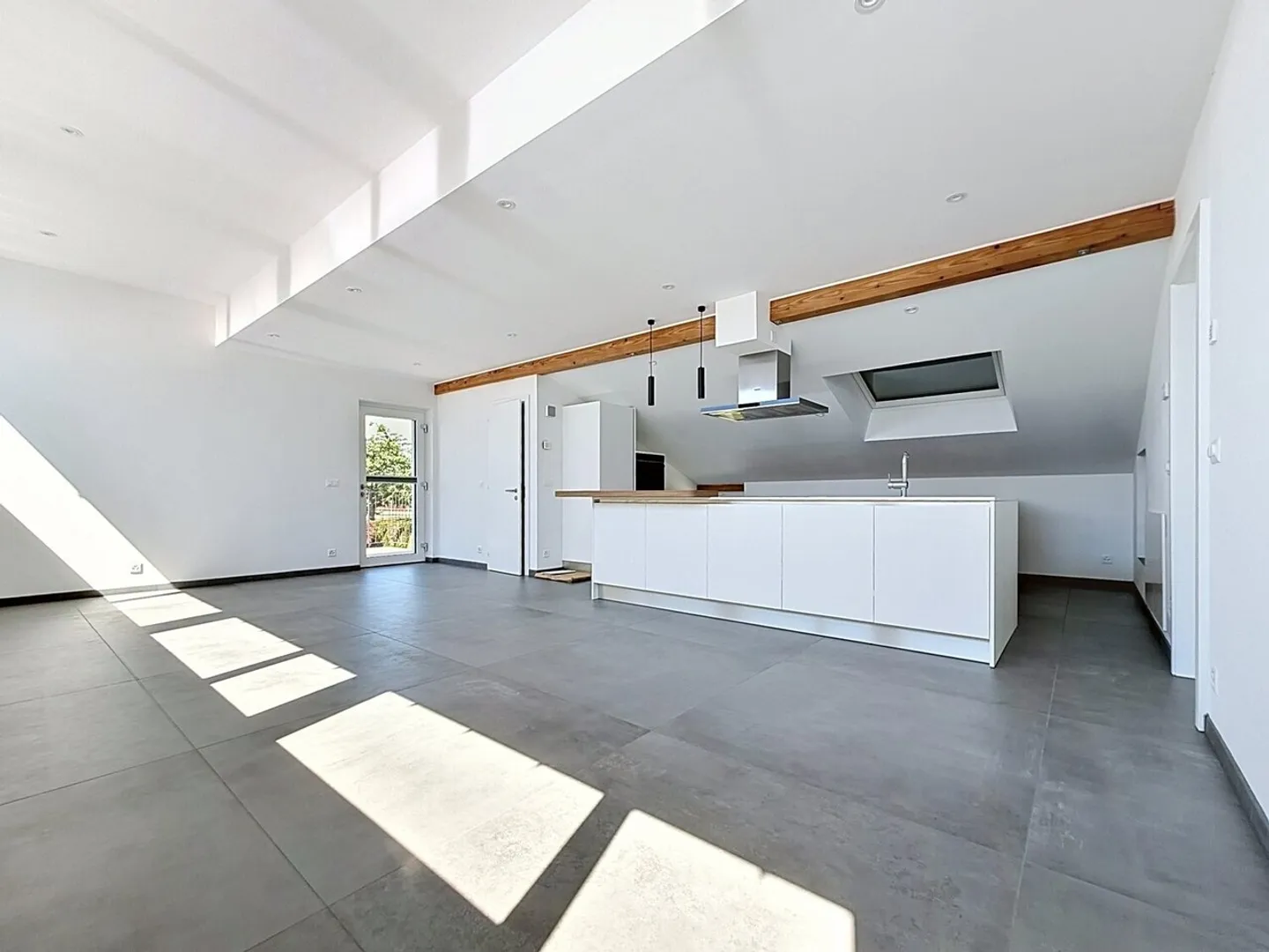Charmante Wohnung in ruhiger Villa - Foto 1 von 12